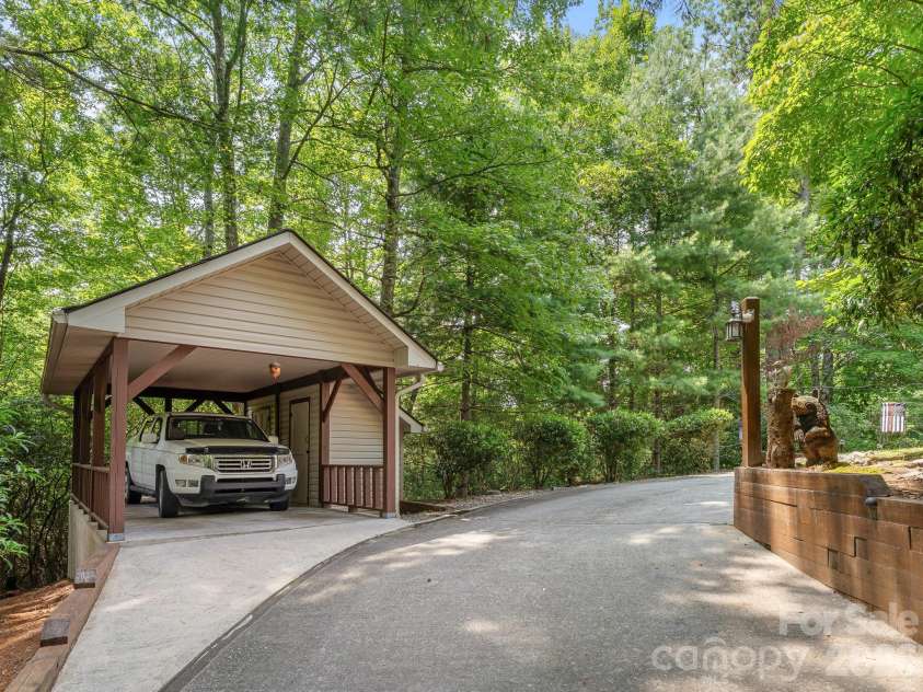 620 Thunder Road, Brevard, NC 28712.  MLS# CAR4408871, YatesRealty ID 43614. 