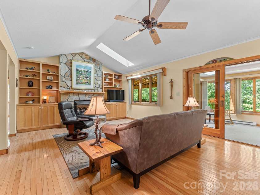 620 Thunder Road, Brevard, NC 28712.  MLS# CAR4408871, YatesRealty ID 43614. 
