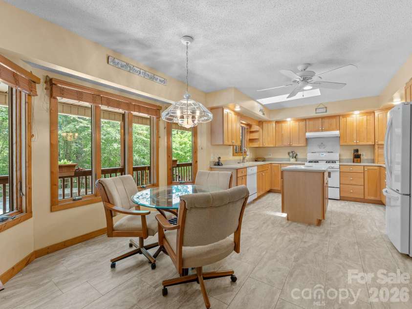 620 Thunder Road, Brevard, NC 28712.  MLS# CAR4408871, YatesRealty ID 43614. 