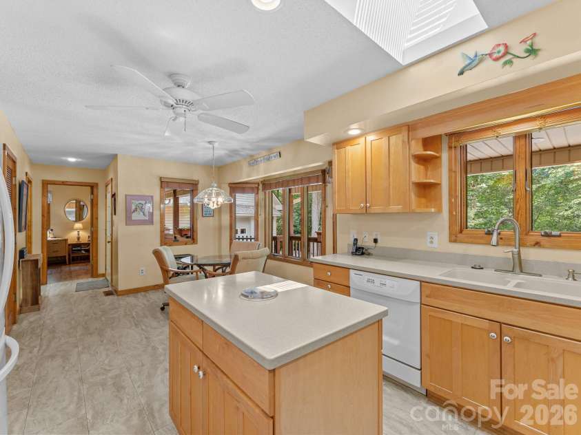 620 Thunder Road, Brevard, NC 28712.  MLS# CAR4408871, YatesRealty ID 43614. 