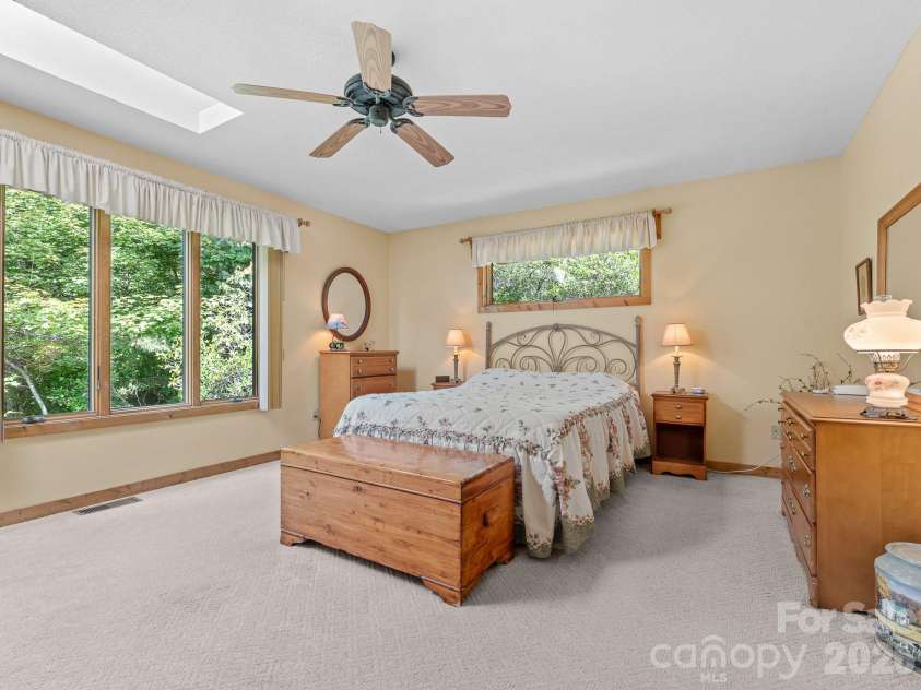 620 Thunder Road, Brevard, NC 28712.  MLS# CAR4408871, YatesRealty ID 43614. 