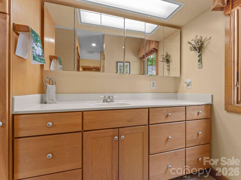 620 Thunder Road, Brevard, NC 28712.  MLS# CAR4408871, YatesRealty ID 43614. 