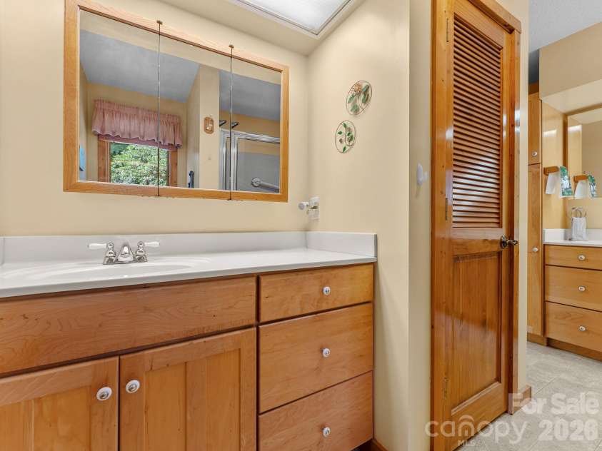 620 Thunder Road, Brevard, NC 28712.  MLS# CAR4408871, YatesRealty ID 43614. 