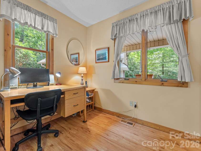 620 Thunder Road, Brevard, NC 28712.  MLS# CAR4408871, YatesRealty ID 43614. 