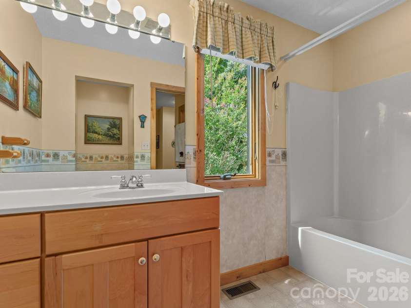 620 Thunder Road, Brevard, NC 28712.  MLS# CAR4408871, YatesRealty ID 43614. 