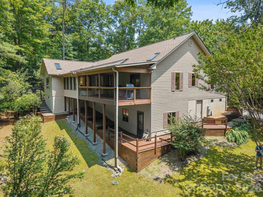620 Thunder Road, Brevard, NC 28712.  MLS# CAR4408871, YatesRealty ID 43614. 
