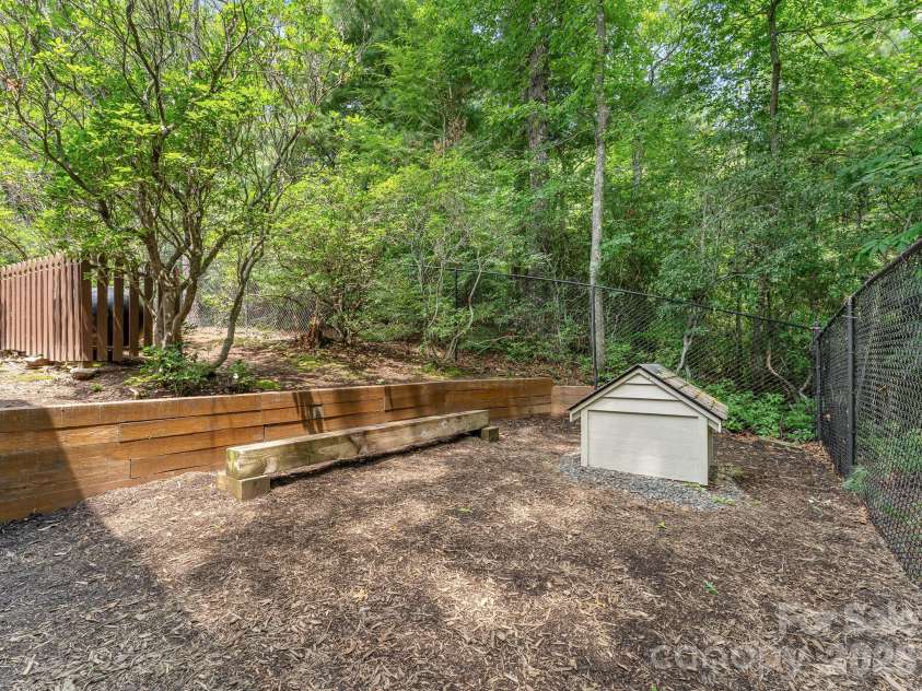 620 Thunder Road, Brevard, NC 28712.  MLS# CAR4408871, YatesRealty ID 43614. 