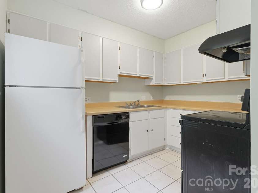 1456 Flintwood Drive, Rock Hill, SC 29732.  MLS# CAR4408349, YatesRealty ID 43617. Kitchen