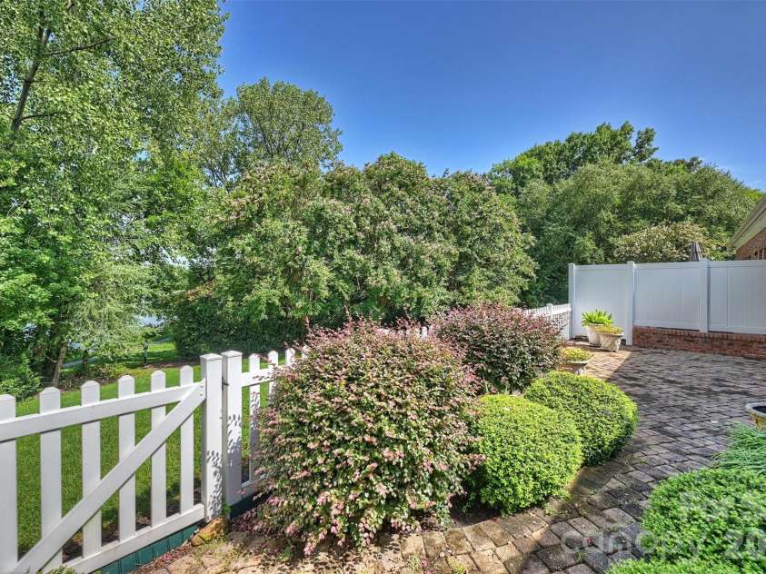 8033 Oratorio Place, Charlotte, NC 28270.  MLS# CAR4408355, YatesRealty ID 43619. Back Patio