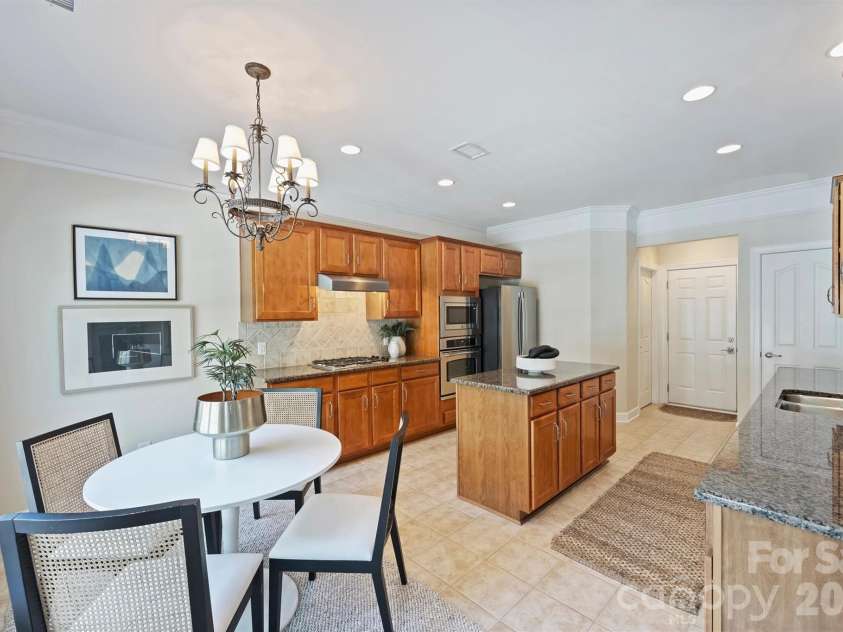 8033 Oratorio Place, Charlotte, NC 28270.  MLS# CAR4408355, YatesRealty ID 43619. Breakfast Room and Kitchen