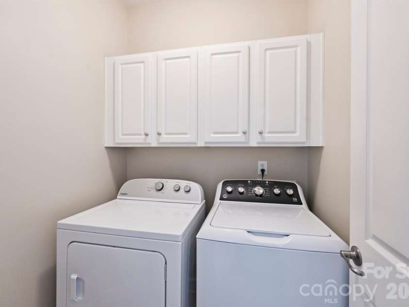 8033 Oratorio Place, Charlotte, NC 28270.  MLS# CAR4408355, YatesRealty ID 43619. Laundry Room