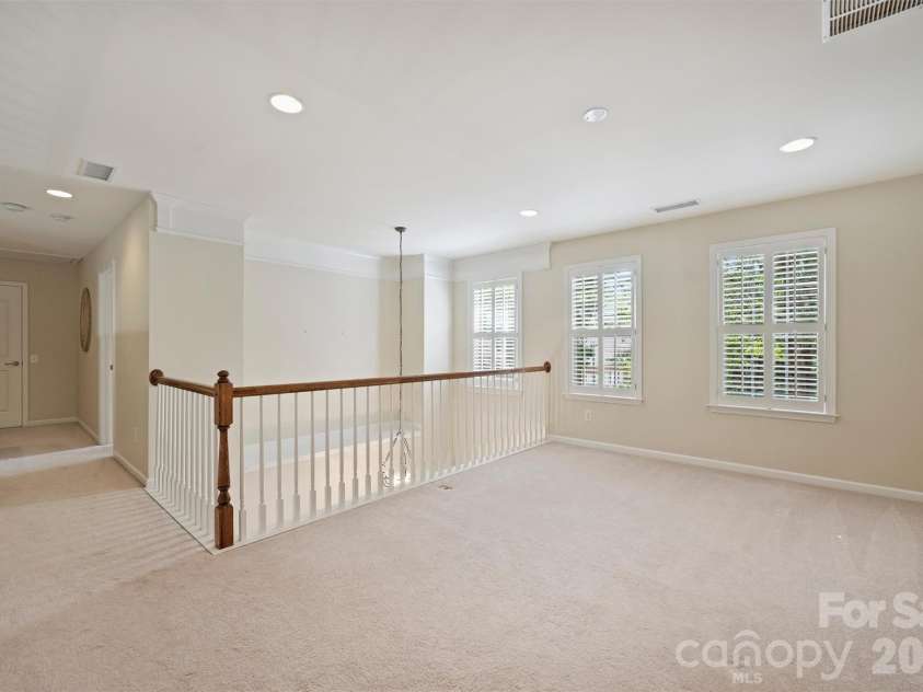 8033 Oratorio Place, Charlotte, NC 28270.  MLS# CAR4408355, YatesRealty ID 43619. Loft