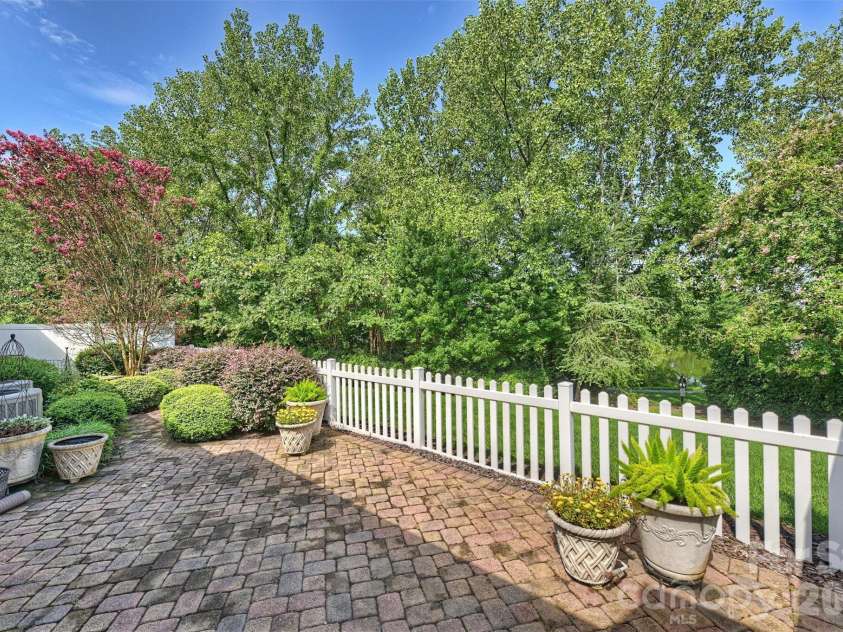 8033 Oratorio Place, Charlotte, NC 28270.  MLS# CAR4408355, YatesRealty ID 43619. Lovely place to spend some time