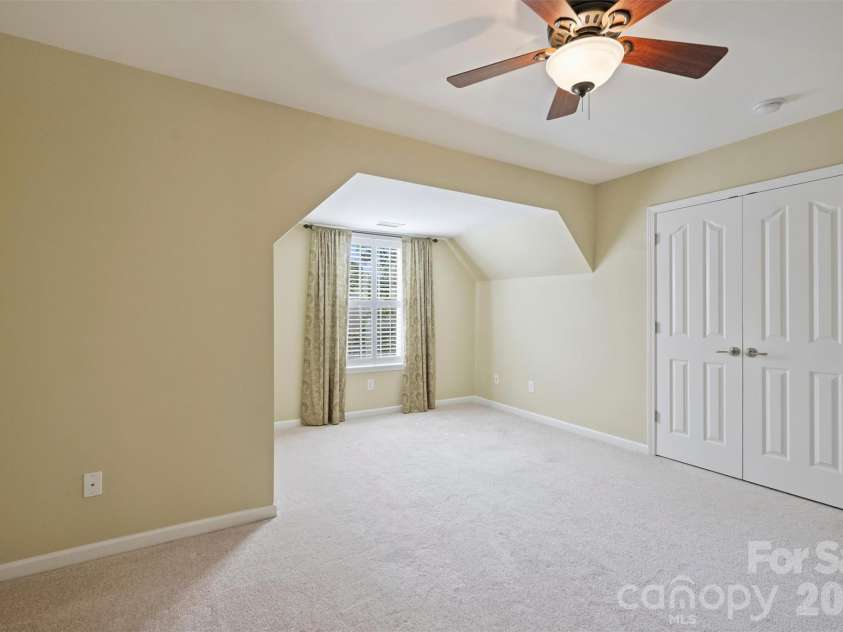 8033 Oratorio Place, Charlotte, NC 28270.  MLS# CAR4408355, YatesRealty ID 43619. Nice ceiling fan