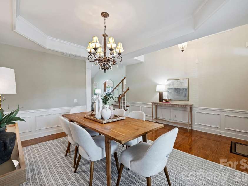 8033 Oratorio Place, Charlotte, NC 28270.  MLS# CAR4408355, YatesRealty ID 43619. Nice Entryway too