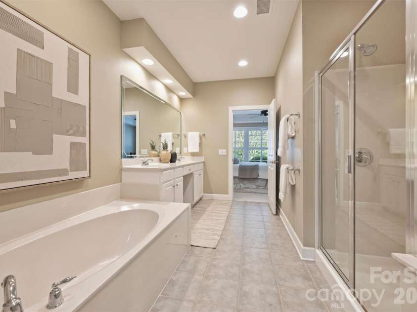 8033 Oratorio Place, Charlotte, NC 28270.  MLS# CAR4408355, YatesRealty ID 43619. Primary Bath