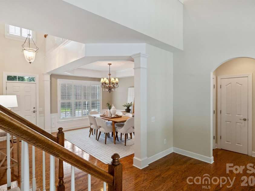 8033 Oratorio Place, Charlotte, NC 28270.  MLS# CAR4408355, YatesRealty ID 43619. Two story Entryway