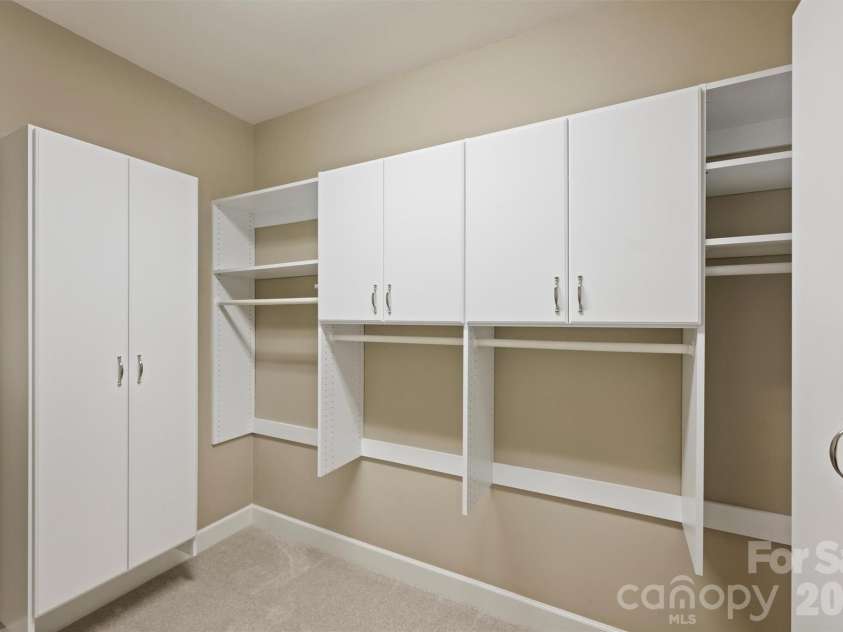 8033 Oratorio Place, Charlotte, NC 28270.  MLS# CAR4408355, YatesRealty ID 43619. Walk in Closet