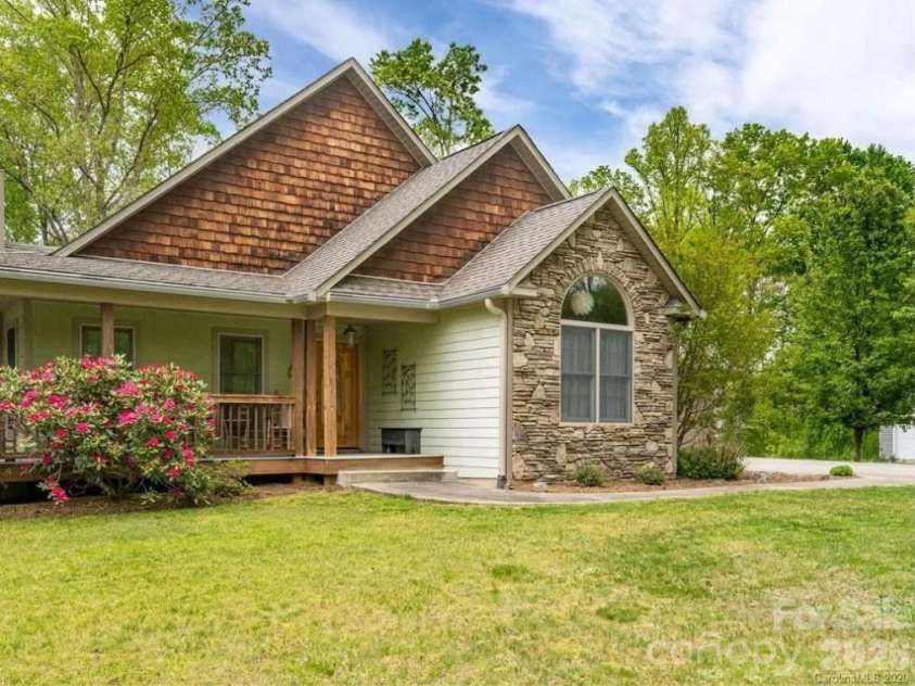 303 Forest Place, Candler, NC 28715.  MLS# CAR4342889, YatesRealty ID 4362. 