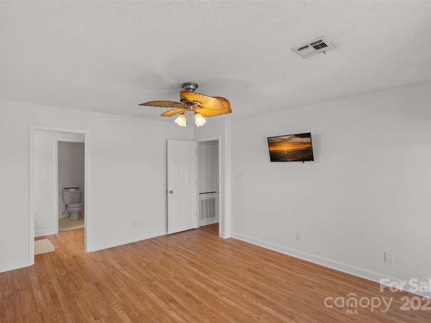 7332 Lakefront Drive, Charlotte, NC 28278.  MLS# CAR4237095, YatesRealty ID 4362. 