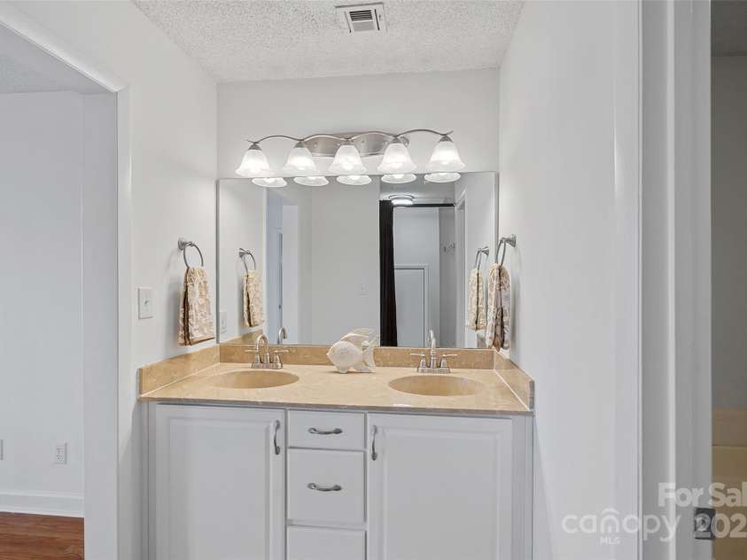 7332 Lakefront Drive, Charlotte, NC 28278.  MLS# CAR4237095, YatesRealty ID 4362. 