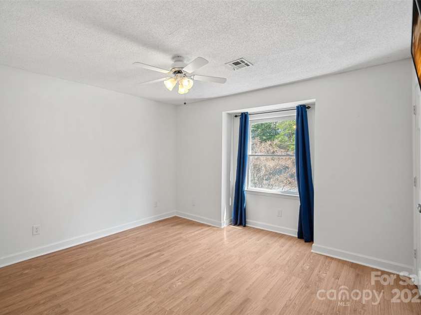 7332 Lakefront Drive, Charlotte, NC 28278.  MLS# CAR4237095, YatesRealty ID 4362. 