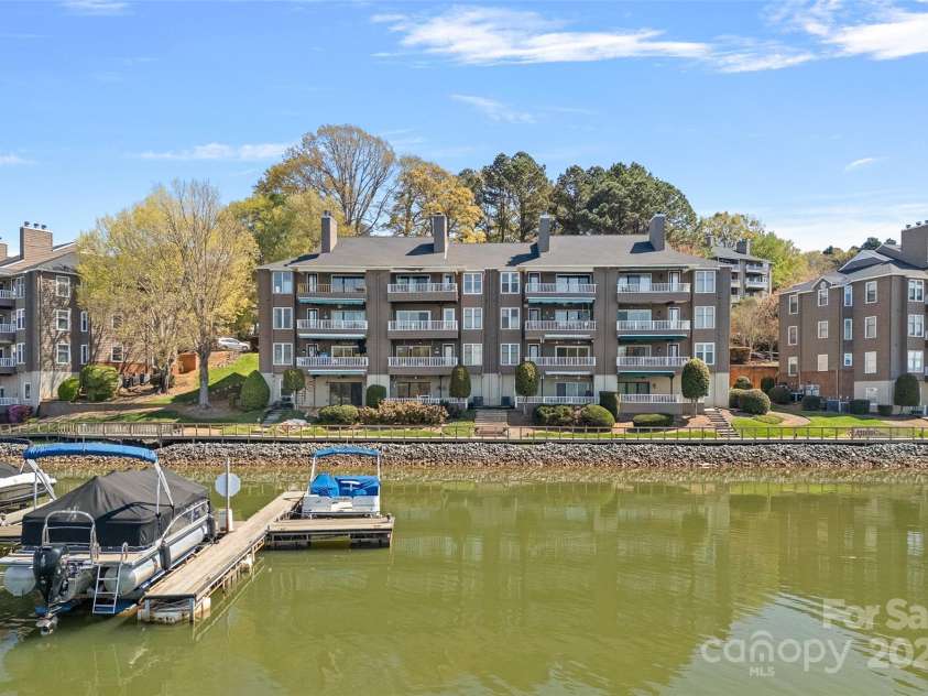 7332 Lakefront Drive, Charlotte, NC 28278.  MLS# CAR4237095, YatesRealty ID 4362. 