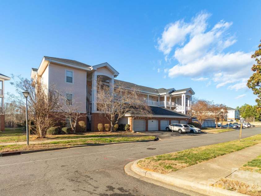 9047 Meadow Vista Road, Charlotte, NC 28213.  MLS# CAR4333264, YatesRealty ID 4362. 