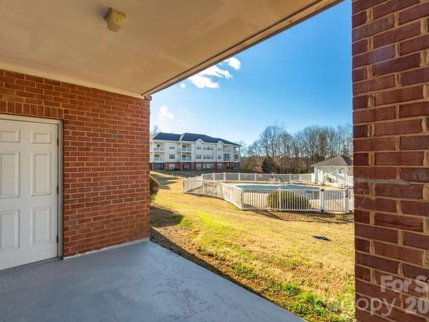 9047 Meadow Vista Road, Charlotte, NC 28213.  MLS# CAR4333264, YatesRealty ID 4362. 