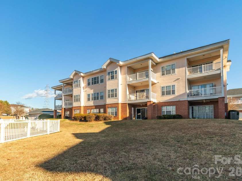 9047 Meadow Vista Road, Charlotte, NC 28213.  MLS# CAR4333264, YatesRealty ID 4362. 
