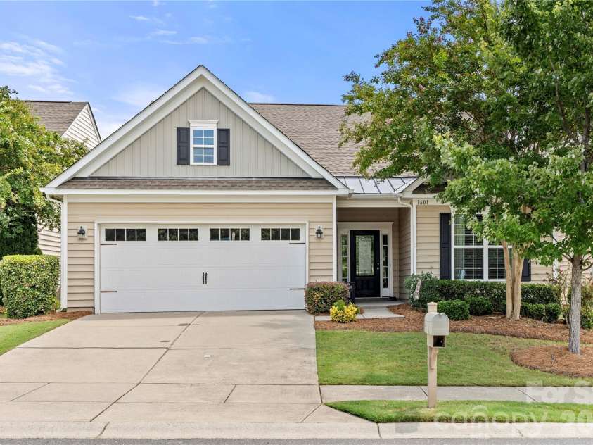 1601 Deer Meadows Drive, Waxhaw, NC 28173.  MLS# CAR4369779, YatesRealty ID 43620. 