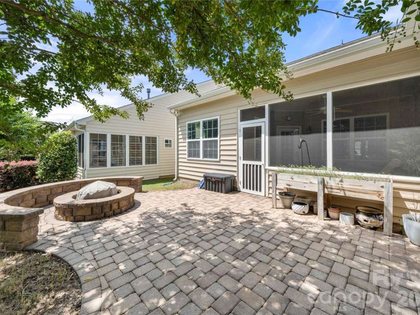 1601 Deer Meadows Drive, Waxhaw, NC 28173.  MLS# CAR4369779, YatesRealty ID 43620. Fire pit with seating