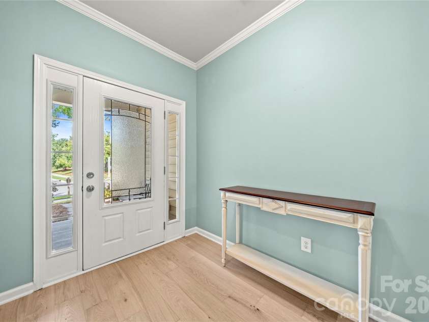 1601 Deer Meadows Drive, Waxhaw, NC 28173.  MLS# CAR4369779, YatesRealty ID 43620. Lovely entry