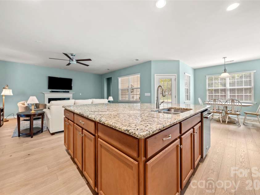 1601 Deer Meadows Drive, Waxhaw, NC 28173.  MLS# CAR4369779, YatesRealty ID 43620. Open floor plan