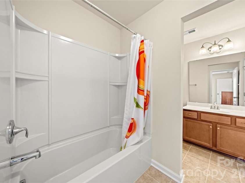 1601 Deer Meadows Drive, Waxhaw, NC 28173.  MLS# CAR4369779, YatesRealty ID 43620. Upstairs bathroom