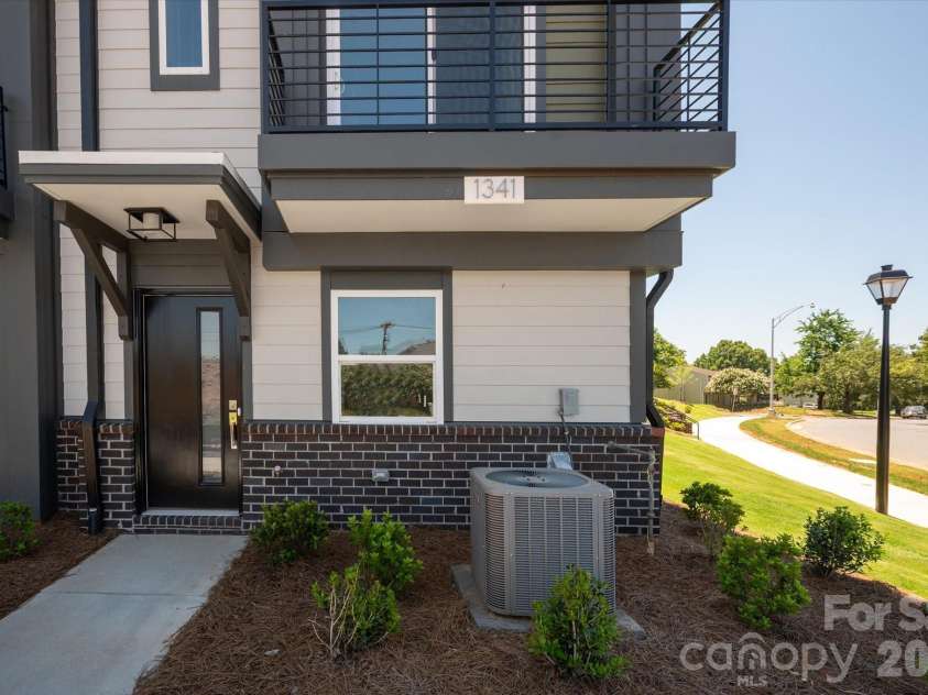 1341 Walter Taylor Way, Charlotte, NC 28206.  MLS# CAR4316241, YatesRealty ID 43621. 