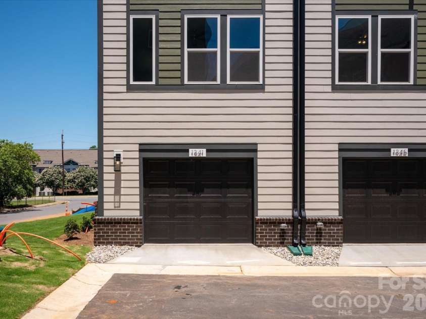 1341 Walter Taylor Way, Charlotte, NC 28206.  MLS# CAR4316241, YatesRealty ID 43621. 
