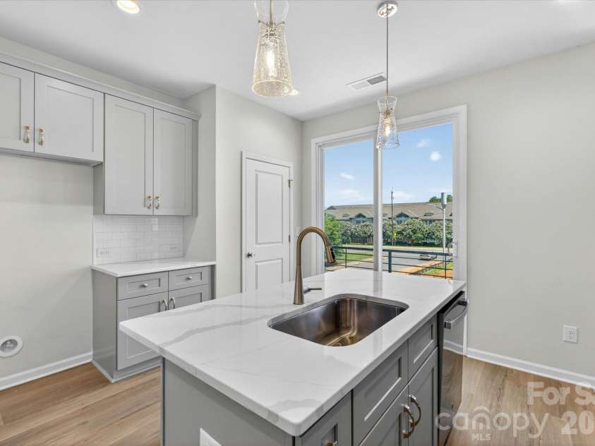 1341 Walter Taylor Way, Charlotte, NC 28206.  MLS# CAR4316241, YatesRealty ID 43621. Kitchen