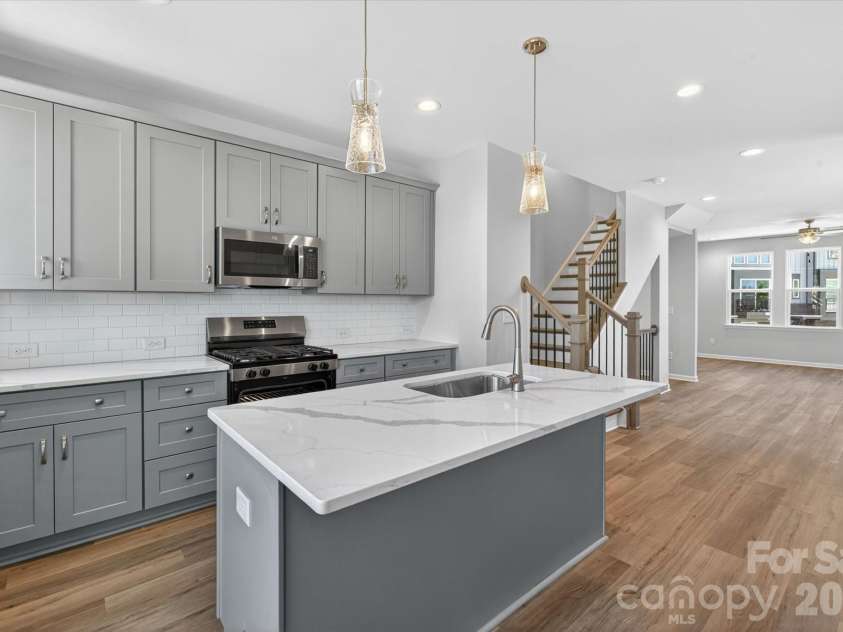 1341 Walter Taylor Way, Charlotte, NC 28206.  MLS# CAR4316241, YatesRealty ID 43621. Kitchen/Dining/Living