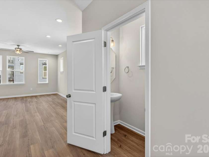 1341 Walter Taylor Way, Charlotte, NC 28206.  MLS# CAR4316241, YatesRealty ID 43621. Main Floor Powder Room