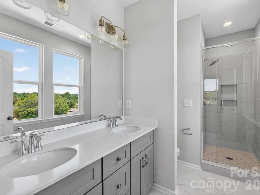 1341 Walter Taylor Way, Charlotte, NC 28206.  MLS# CAR4316241, YatesRealty ID 43621. Premier Bath