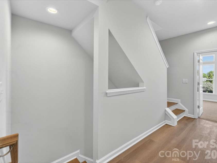 1353 Walter Taylor Way, Charlotte, NC 28206.  MLS# CAR4316348, YatesRealty ID 43622. 3rd Floor Hall