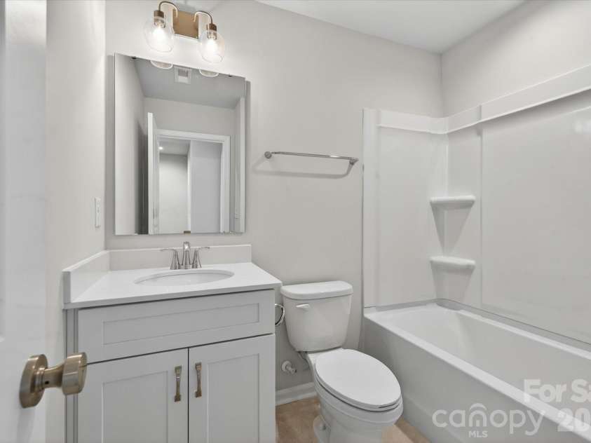 1353 Walter Taylor Way, Charlotte, NC 28206.  MLS# CAR4316348, YatesRealty ID 43622. Bath 2
