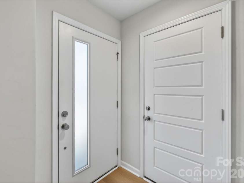 1353 Walter Taylor Way, Charlotte, NC 28206.  MLS# CAR4316348, YatesRealty ID 43622. Entry/Foyer