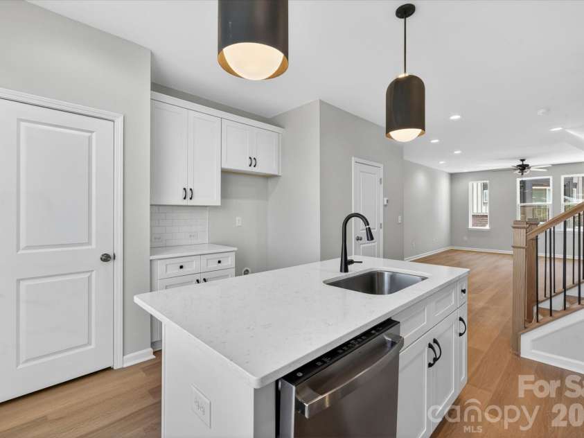 1353 Walter Taylor Way, Charlotte, NC 28206.  MLS# CAR4316348, YatesRealty ID 43622. Kitchen/Dining/Living