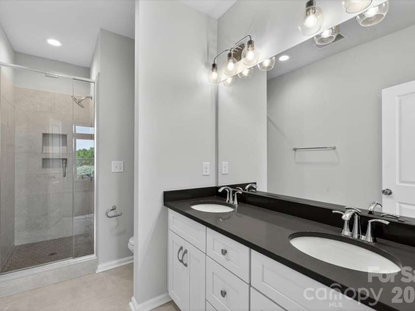 1353 Walter Taylor Way, Charlotte, NC 28206.  MLS# CAR4316348, YatesRealty ID 43622. Premier Bath