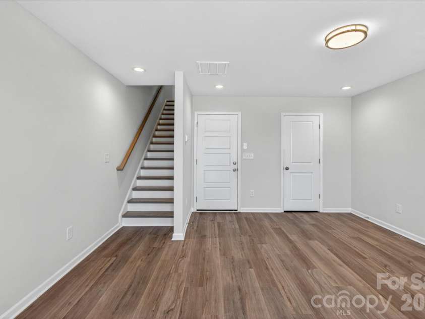 1357 Walter Taylor Way, Charlotte, NC 28206.  MLS# CAR4316356, YatesRealty ID 43623. 1st Floor Flex Room