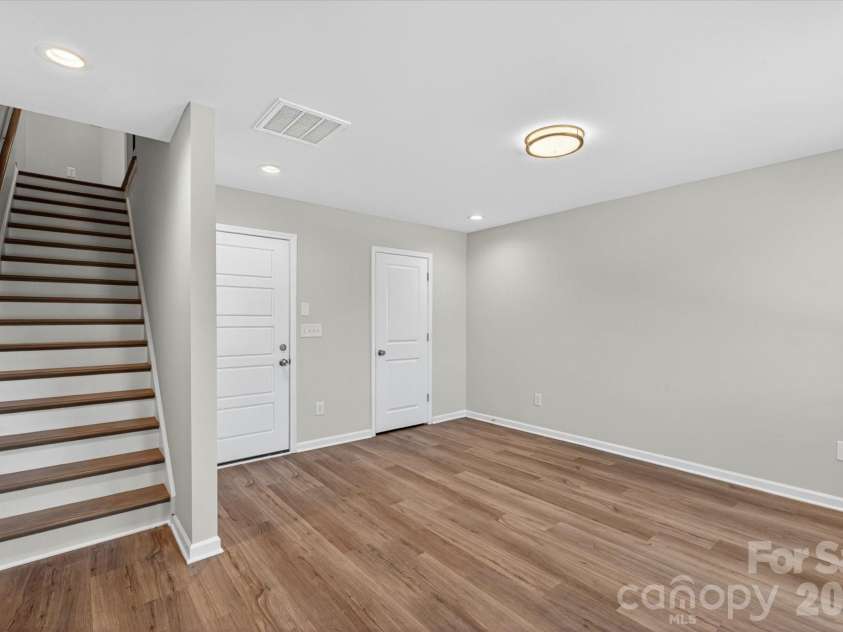 1357 Walter Taylor Way, Charlotte, NC 28206.  MLS# CAR4316356, YatesRealty ID 43623. 1st Floor Flex Room