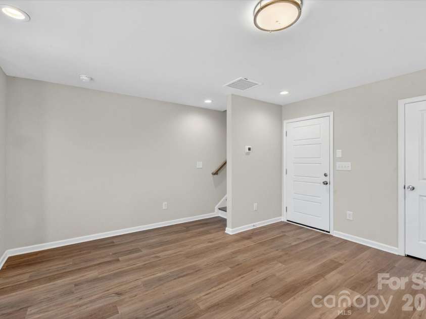 1357 Walter Taylor Way, Charlotte, NC 28206.  MLS# CAR4316356, YatesRealty ID 43623. 1st Floor Flex Room