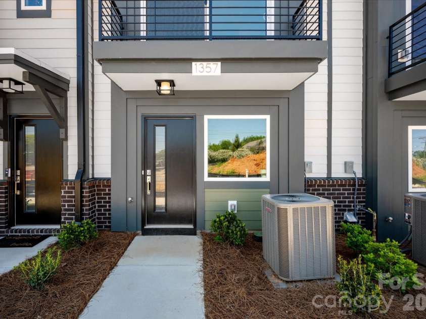 1357 Walter Taylor Way, Charlotte, NC 28206.  MLS# CAR4316356, YatesRealty ID 43623. 